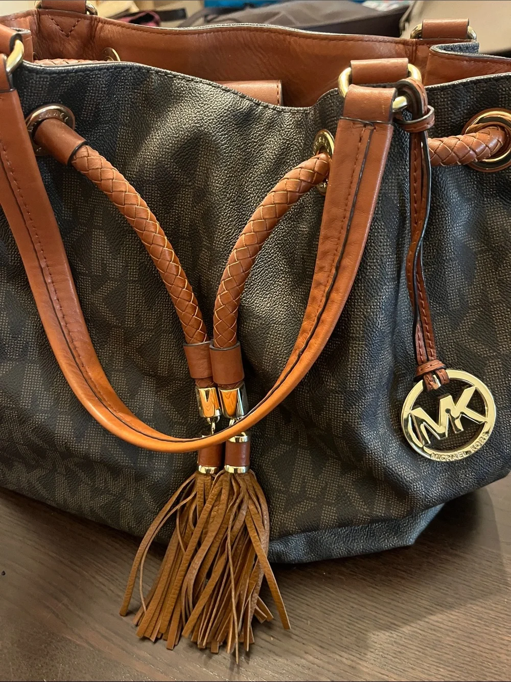 Michael Kors mk signature